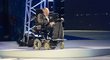 Jednou z hvězd slavnostního zahájení paralympijských her v Londýně byl slavný astrofyzik Stephen Hawking