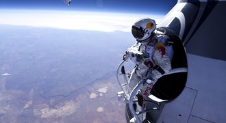 VIDEO: Rychlejší než zvuk! Felix Baumgartner skočil z hranice vesmíru