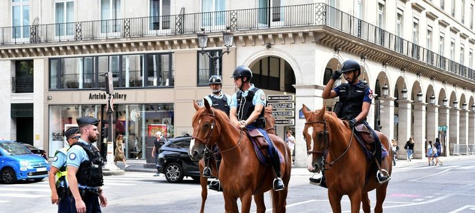 Francouzští policisté zatkli pět osob kvůli podezření z plánovaných teroristických útoků během olympiády.