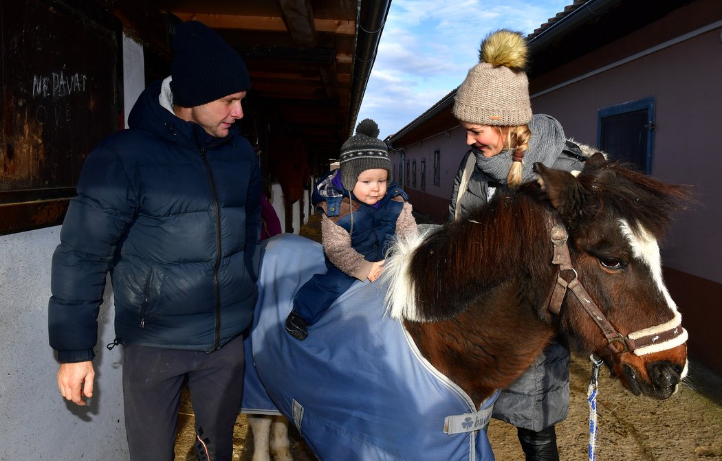 Parkurista Aleš Opatrný s přítelkyní Natálií Roučkovou a malým synem Oliverem