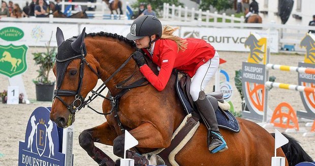 Lucie (17) se po pádu z koně učila znovu chodit: Lidé jí na rekonvalescenci přispěli milion!