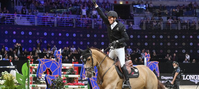 Henrik von Eckermann se raduje z triumfu v prestižním Super Grand Prix jednotlivců na Prague Playoffs