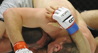 Gladiátor poprvé padl. Pešta těsně prohrál svůj debut v UFC