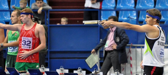 David Svoboda na střelnici při finále mistrovství světa v moderním pětiboji v Moskvě.
