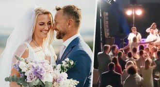 Pikantní detaily ze zákulisí svatby Kvitové: Skákala z pódia...a pak ji odnesli! Pikantní detaily ze zákulisí svatby Kvitové: Skákala z pódia...a pak ji odnesli!