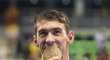 Michael Phelps se zlatou medailí.