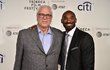 Phil Jackson (vlevo) a Kobe Bryant (vpravo) vytvořili vítěznou dvojku