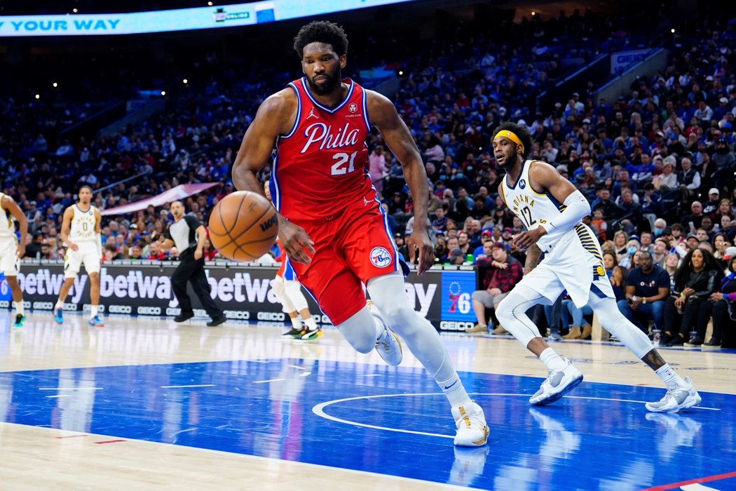 Basketbalista Philadelphie Joel Embiid je nejlepším střelcem NBA