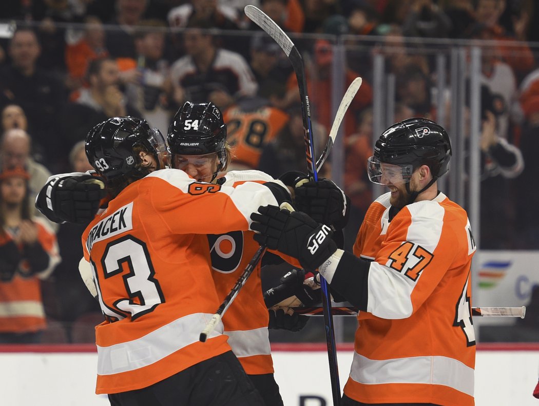 Hokejisté Voráček a Gudas dvěma body a brankář Mrázek 25 zákroky přispěli v NHL k výhře Philadelphie 6:3 nad Washingtonem.