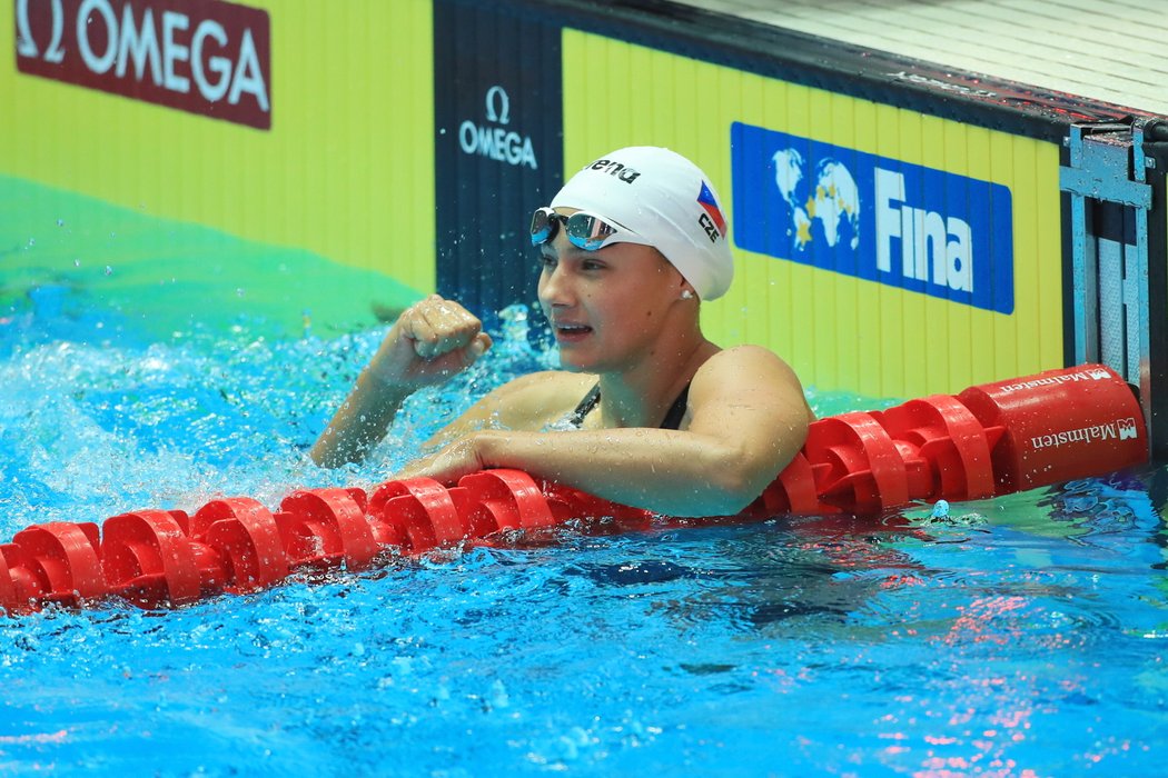 Barbora Seemanová zaplavala na 400 metrů kraul národní rekord 4:09,73 minuty.