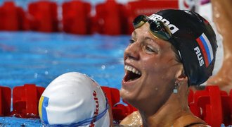 Jefimovová překonala už v rozplavbách světový rekord na 50 m prsa