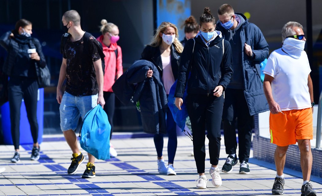 Trénink po rouškou koronaviru. Reprezentační plavci si na etapy přivlastnili bazén v Podolí...