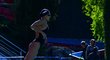 Barbora Seemanová se vrhá do bazénu v Podolí, který se otevřel reprezentačním plavcům
