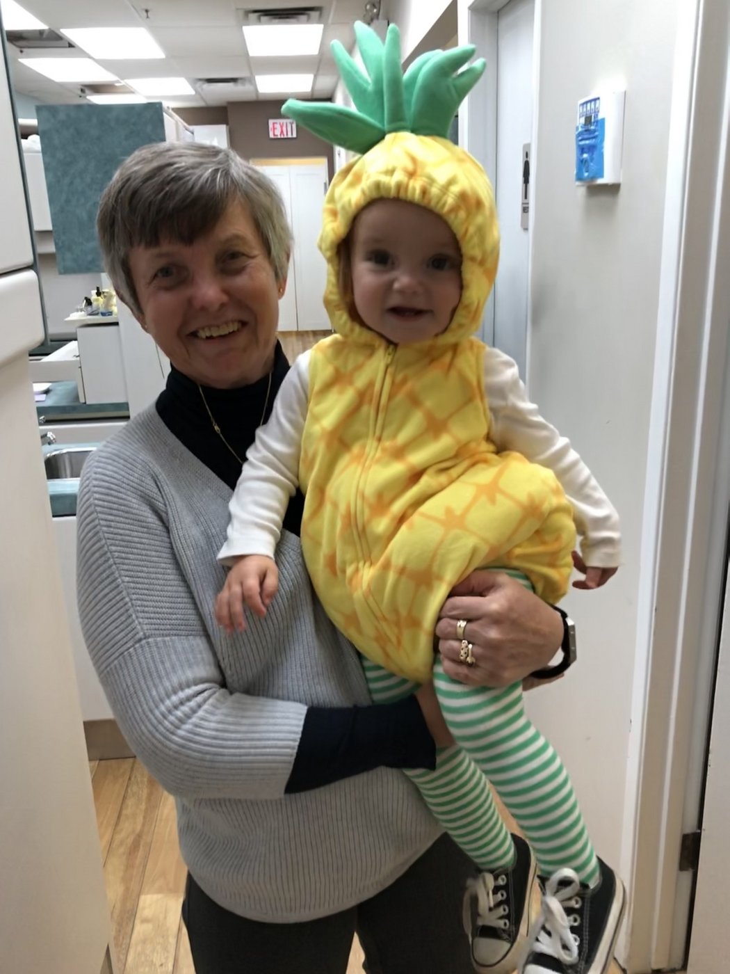 S vnučkou Addison v zubařské ordinaci 2019