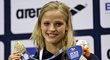 Plavkyně Simona Baumrtová je mistryní Evropy. Na šampionátu v krátkém bazénu v dánském Herningu dnes vyhrála finále závodu na 50 metrů znak v novém českém rekordu 26,26 sekundy. Ze zlaté medaile měla ohromnou radost