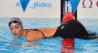 Baumrtová plave světové finále. V Barceloně jí fandí Chomutov
