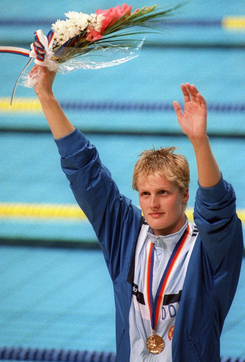 Kristin Ottová se raduje ze svého šestého zlata na olympiádě v Soulu v roce 1988