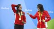 Číňanka Fu Jüan-chuej (vpravo) získala bronz na 100 metrů znak spolu s Kylie Masseovou z Kanady