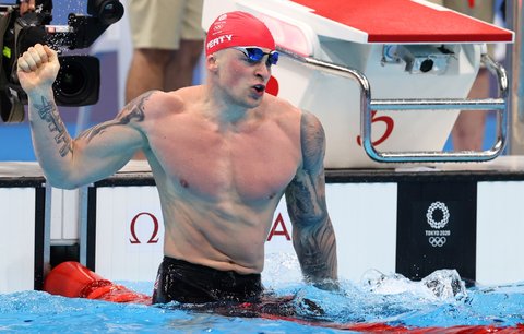 Britský plavec Adam Peaty obhájil na znakařské stovce na OH zlato z Ria de Janeiro
