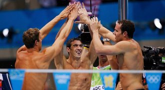 Zlatá rozlučka pro Phelpse. Odcházející legenda slaví i se štafetou