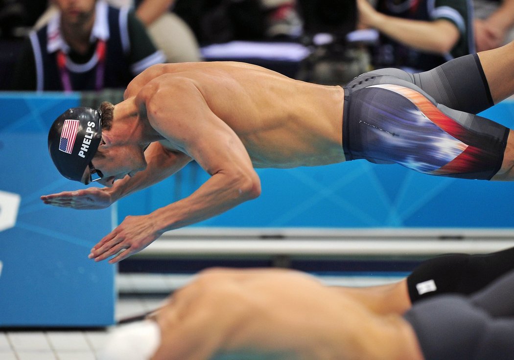 Michael Phelps si doplaval pro další olympijskou medaili, má stříbro