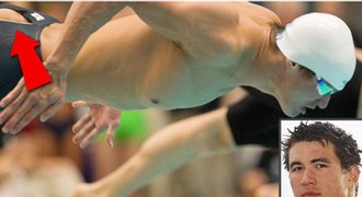 Nehoda s plavkami: Phelpse porazil i s holým zadkem!
