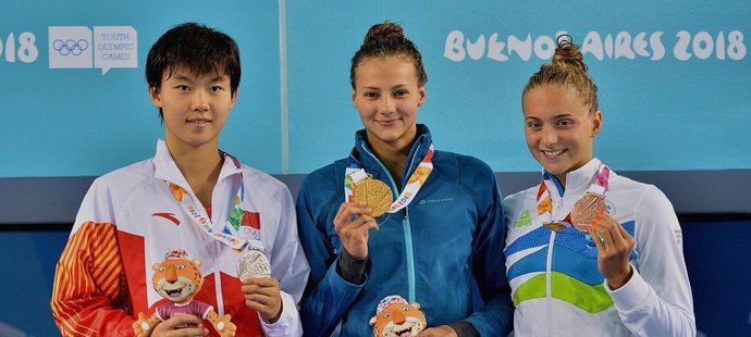 Barbora Seemanová získala na olympijských hrách mládeže v Buenos Aires druhé zlato. Po kraulařské stovce suverénně ovládla i poloviční trať.