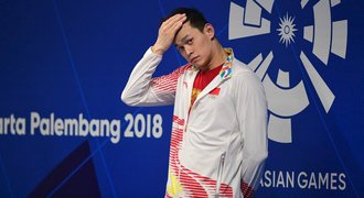 Čínský plavec v potížích! Dopingový vzorek měl rozbít kladivem