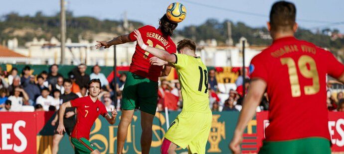 Česká reprezentace v plážovém fotbale se v přípravném dvojzápase utkala s Portugalskem, aktuálně nejlepším týmem světa