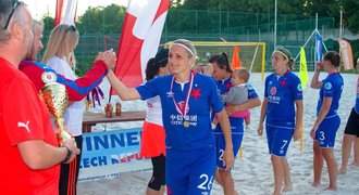 Český plážový fotbal odstartoval sezonu. Superligu žen ovládla Slavia