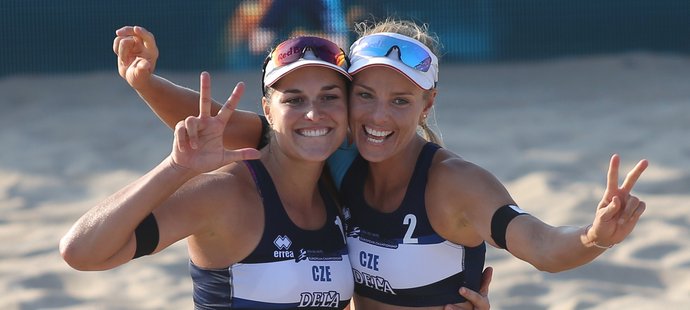 Barbora Hermannová (vlevo) a Markéta Nausch Sluková získaly na mistrovství Evropy bronzové medaile