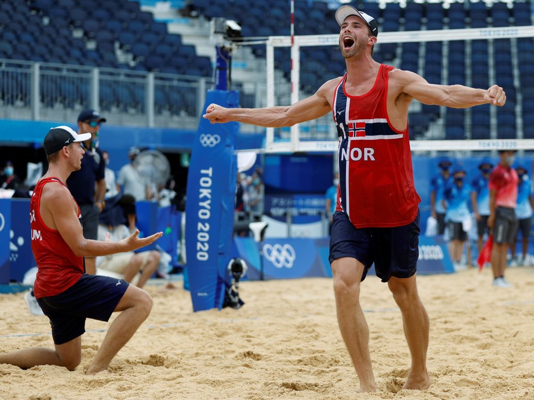 Anders Mol a Christian Sörum vyhráli jako první Norové olympijský turnaj v beachvolejbalu