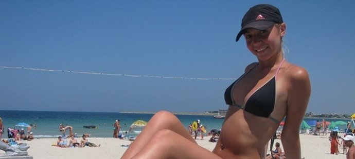Čtyřiadvacetiletá ruská reprezentantka Jekatěrina Chomjakovová je na písku jako doma.