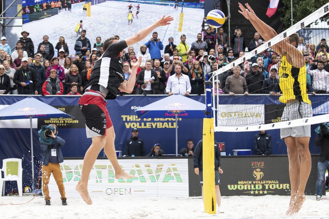 Ondřej Perušič a David Schweiner postoupili mezi osm nejlepších na Ostrava Beach Open