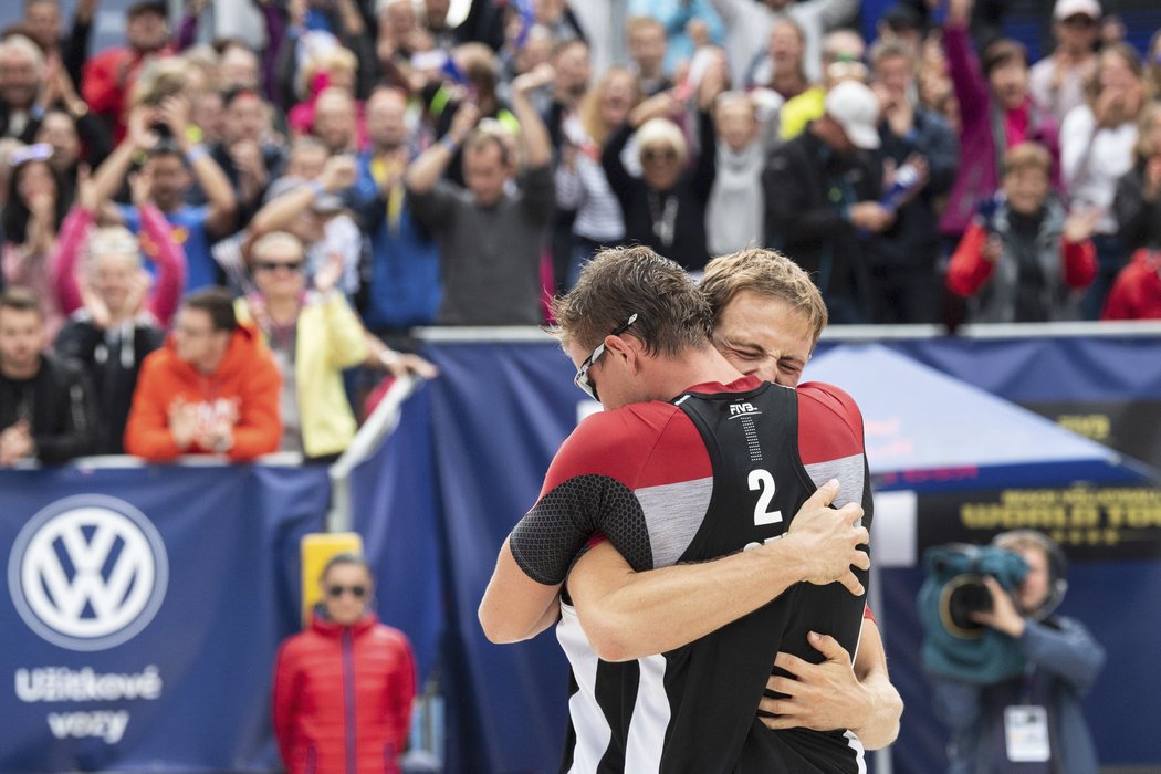 Ondřej Perušič a David Schweiner postoupili mezi osm nejlepších na Ostrava Beach Open