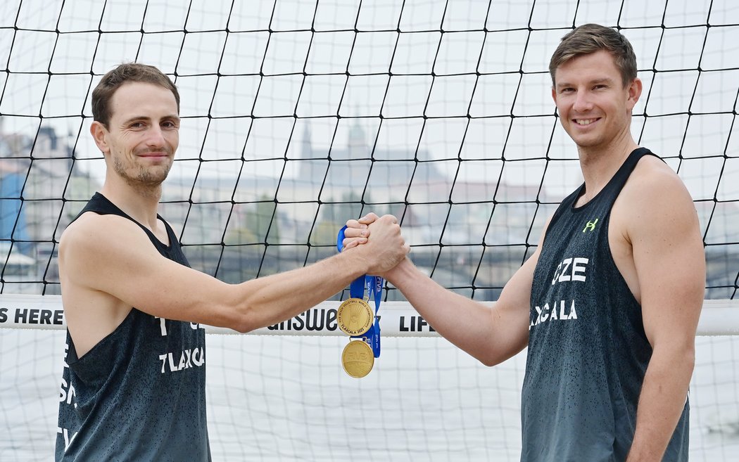 Beachvolejbaloví mistři světa Ondřej Perušič a David Schweiner