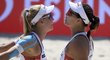 Markéta Nausch Sluková a Barbora Hermannová se radují během semifinále majoru ve Vídni