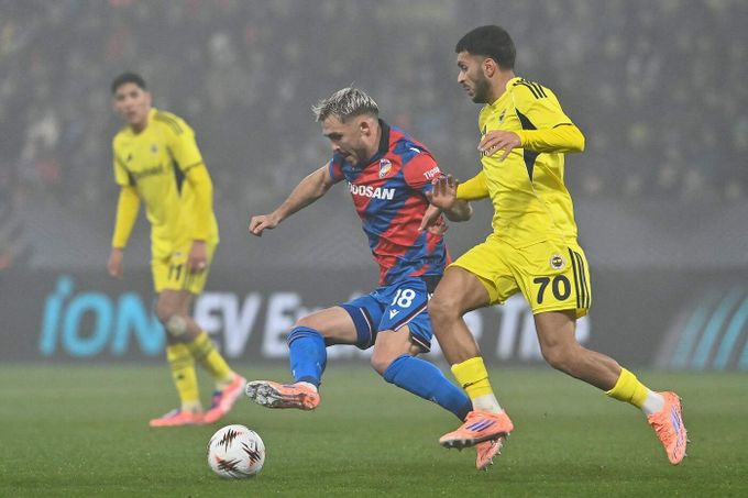 Ladra o penaltě: Klobouk dolů před rozhodčím, že si stál za svým. Zatrnulo mi Ladra o penaltě: Klobouk dolů před rozhodčím, že si stál za svým. Zatrnulo mi