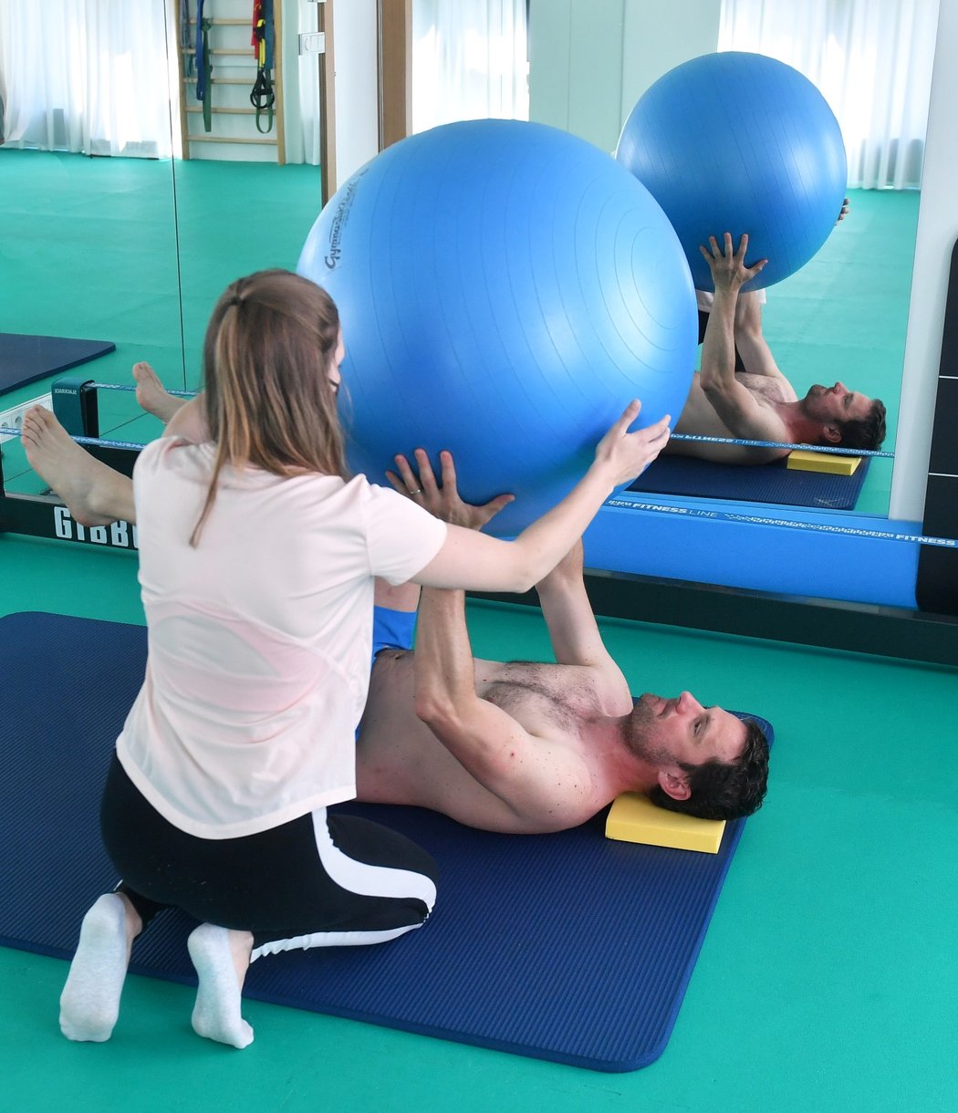 Redaktor deníku Sport Zdeněk Janda absolvuje terapii v klinice celostní terapie a sportu VO2max, které šéfuje Šárka Strachová