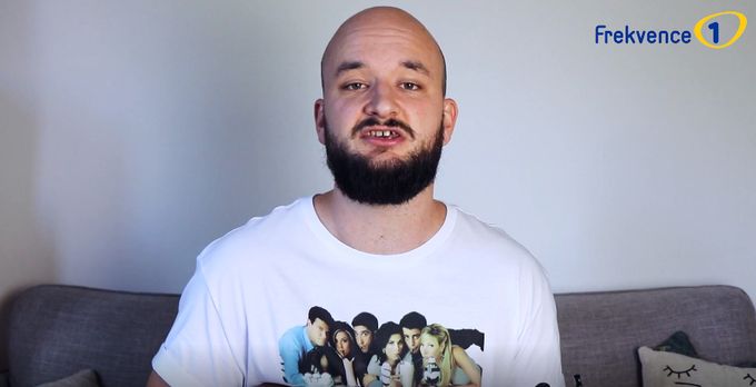 Vypnul Švýcara, než řekl Milka. Pokáč nazpíval rychlovku pro „Denisu“ Procházku Vypnul Švýcara, než řekl Milka. Pokáč nazpíval rychlovku pro „Denisu“ Procházku