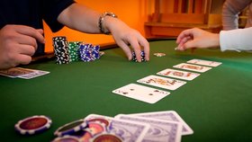 Umělá inteligence dokázala porazit skupinu profesionálních hráčů v pokeru. Teď ji čeká kariéra v Pentagonu (ilustrační foto)