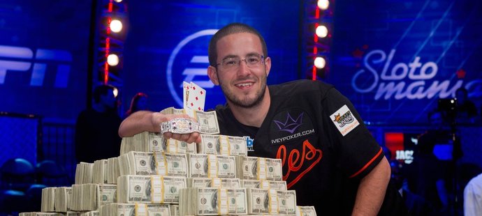 Američan Greg Merson se stal vítězem nejlépe dotovaného pokerového turnaje světa WSOP Main Event