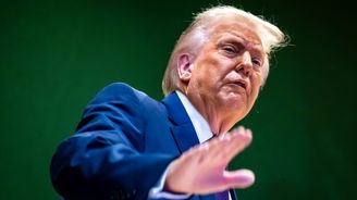 Trump lhal a urazil i české vojáky. Naši politici k tomu několik dní mlčí. To je velká ostuda a selhání Trump lhal a urazil i české vojáky. Naši politici k tomu několik dní mlčí. To je velká ostuda a selhání