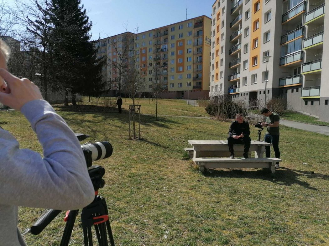 David Limberský během natáčení pořadu Limbova šajtle v Plzni na Lochotíně, kde vyrůstal