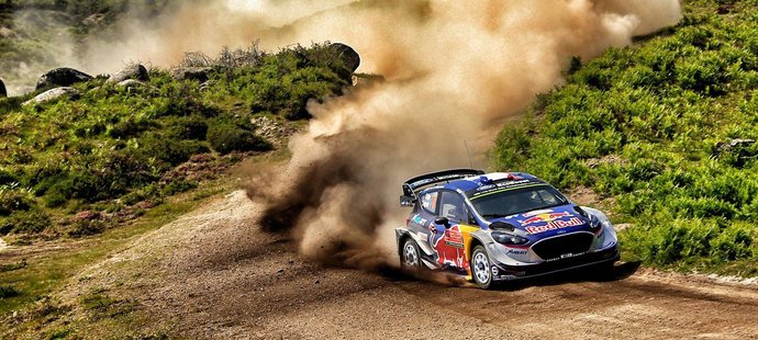 Sébastien Ogier na trati Portugalské rallye, kterou nakonec popáté v kariéře vyhrál