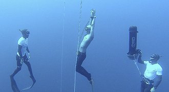 Jsem OK! Jak se freediveři vracejí z hlubin. Rus se potopil do 120 metrů