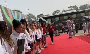 O českou reprezentaci pozemního hokeje žen byl po příletu do Indie velký zájem i ze strany médií