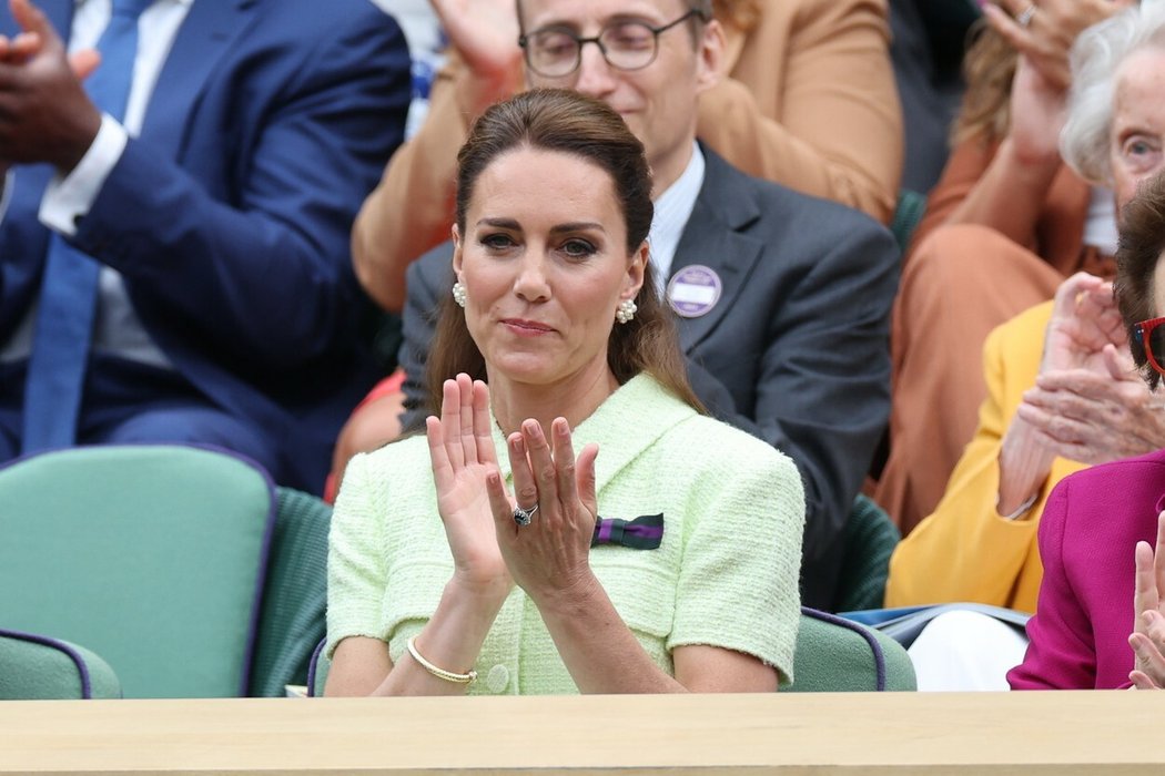 Princezna Kate se tradičně zúčastnila finále Wimbledonu, do kterého letos postoupila česká tenistka Markéta Vondroušová