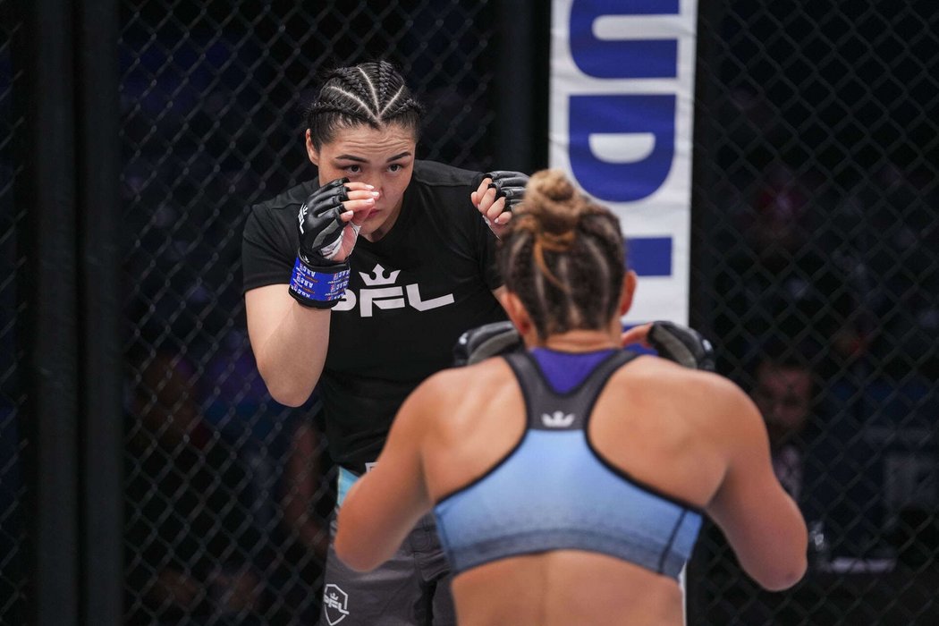 Česká MMA zápasnice Martina Jindrová v akci