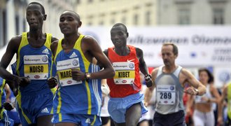 Londýnskému maratonu kralovali Mutai a Keitanyová
